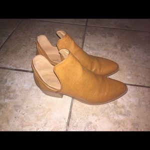 BOUTIQUE BOOTIES